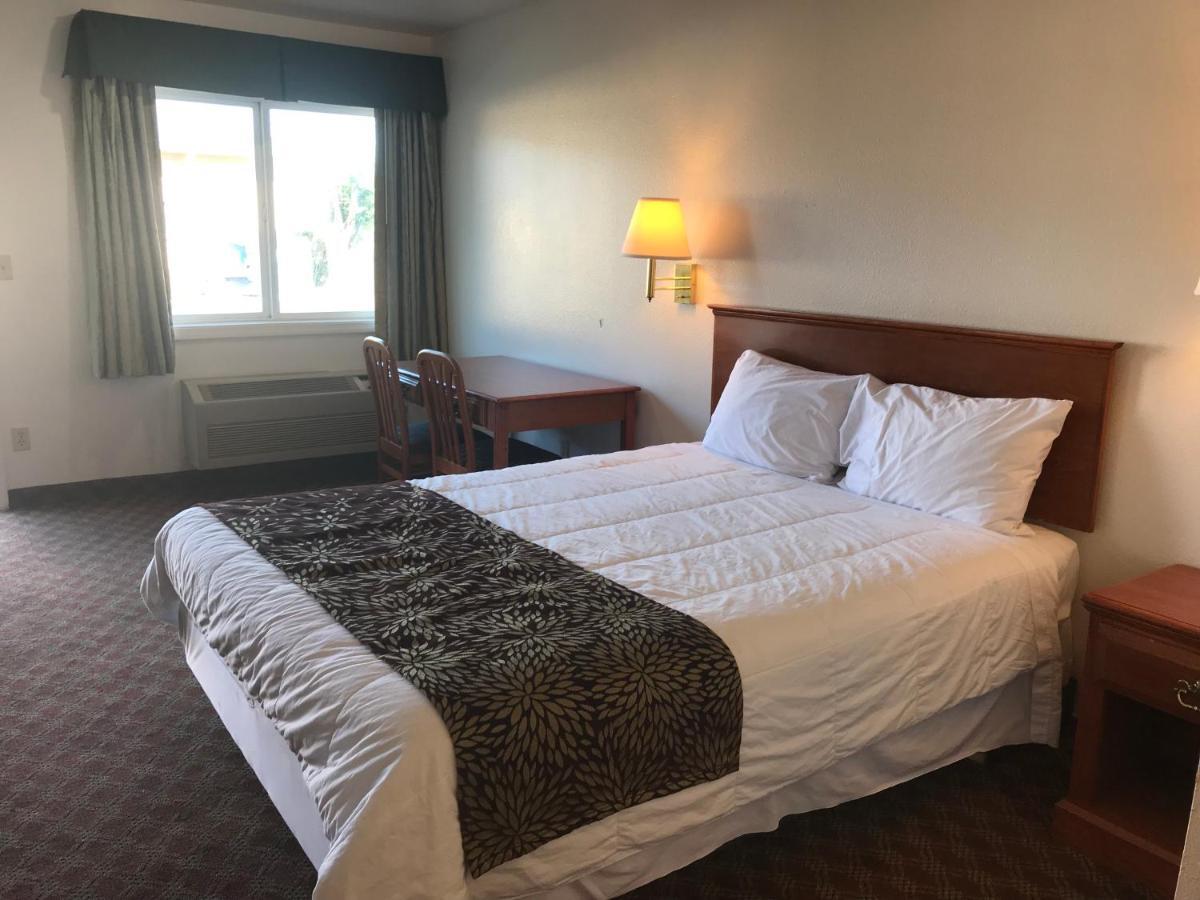 Woodburn Inn Zewnętrze zdjęcie