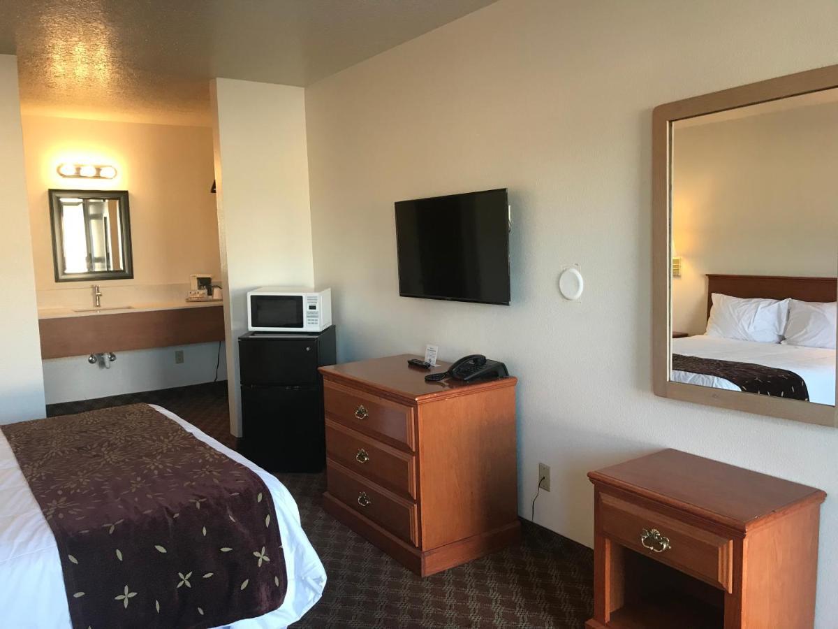 Woodburn Inn Zewnętrze zdjęcie