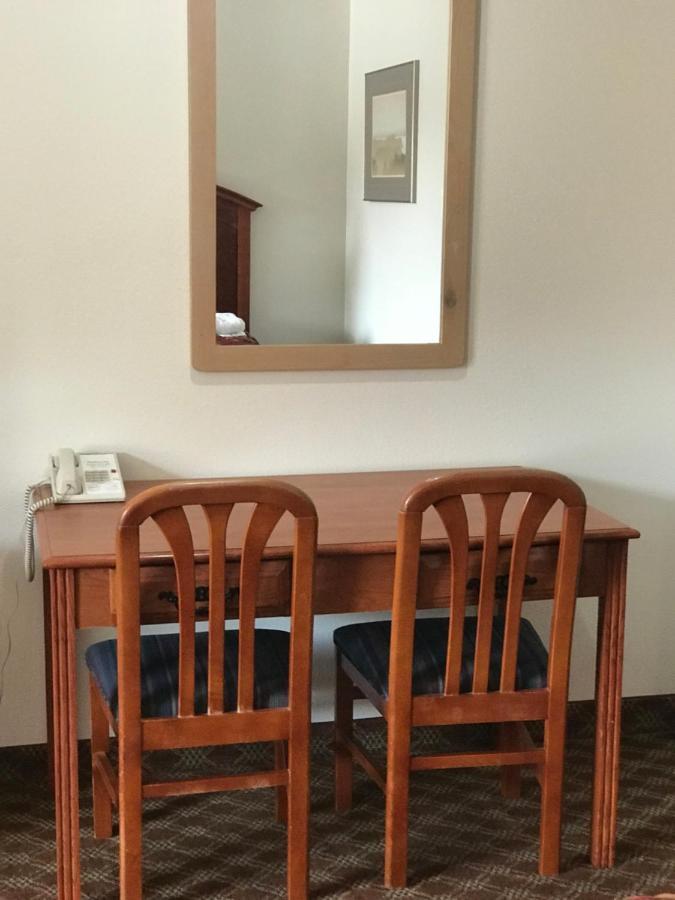 Woodburn Inn Zewnętrze zdjęcie