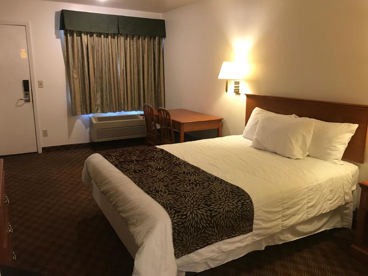 Woodburn Inn Zewnętrze zdjęcie