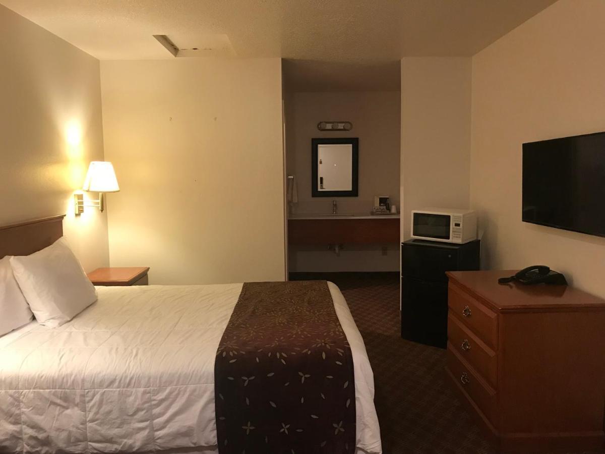 Woodburn Inn Zewnętrze zdjęcie