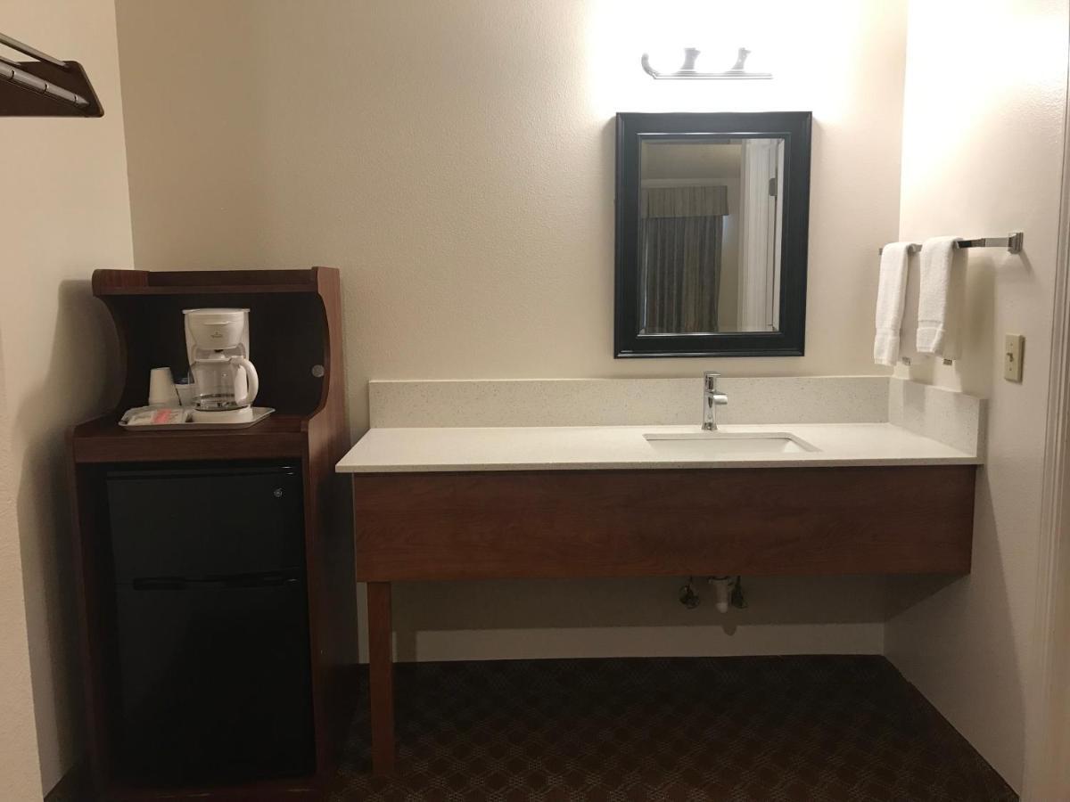 Woodburn Inn Zewnętrze zdjęcie