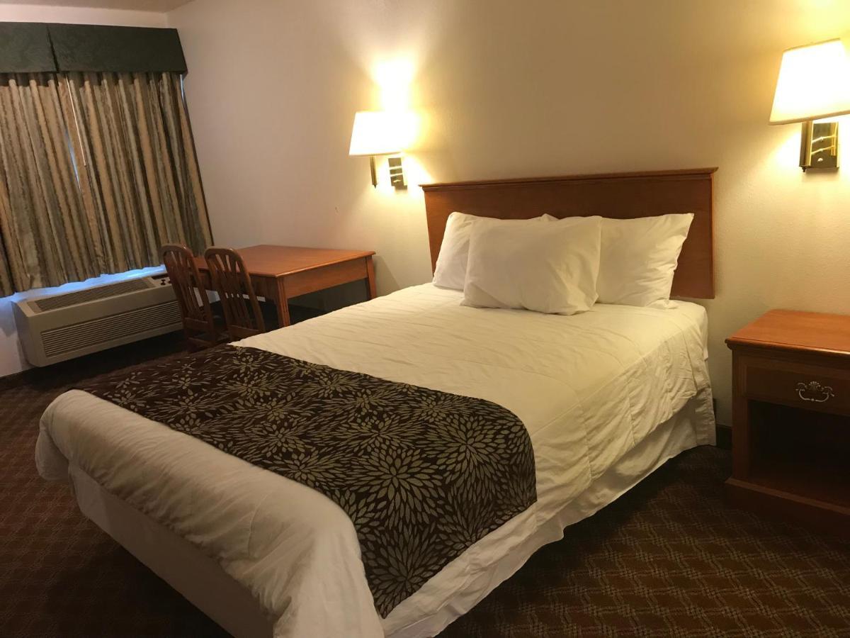 Woodburn Inn Zewnętrze zdjęcie