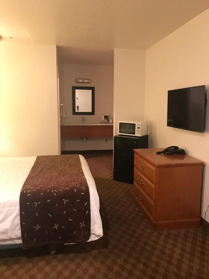 Woodburn Inn Zewnętrze zdjęcie